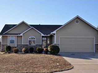 1701 N Redbarn Cir, Wichita, KS 67212