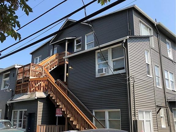3rd image of 5033 Brooklyn Ave NE APT 12