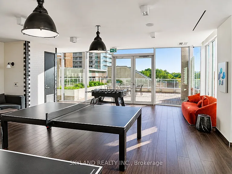 33 Helendale Ave #713 — Photo 20