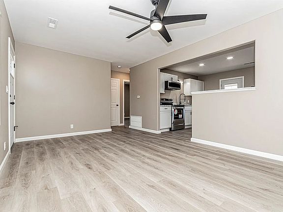 3rd image of 1010 Northwest Ave