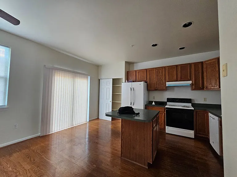 1508 S Rambling Way — Photo 2