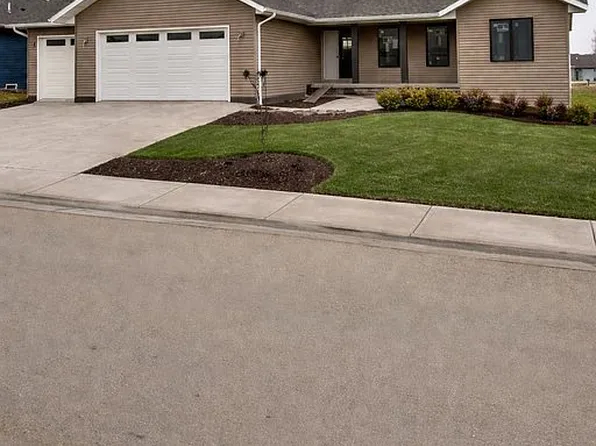 616 Collins Rd, Fairbank, IA 50629