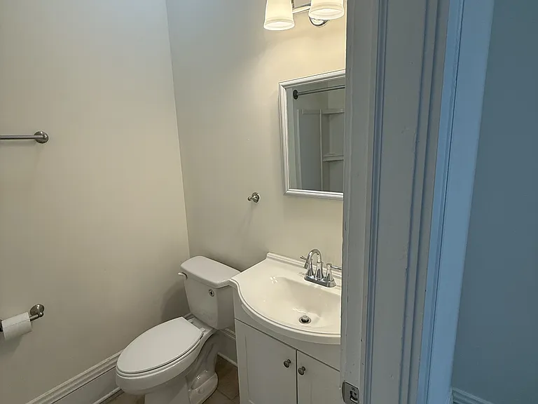 912 Oak St #3 — Photo 9