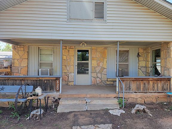 3rd image of 820 Oak