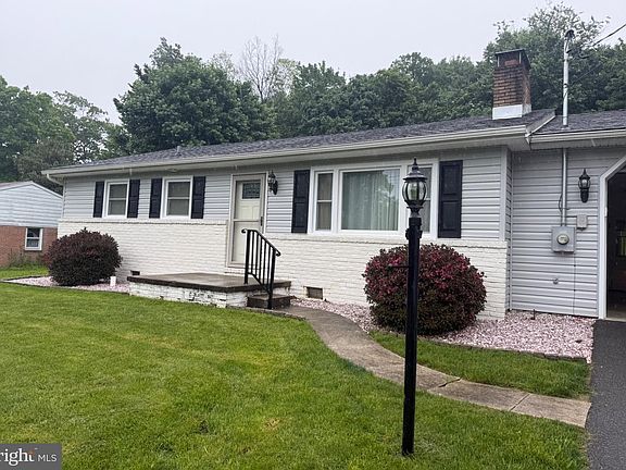 3rd image of 15716 Valley Ave