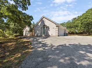 725 Stribling Dr, Azle, TX 76020