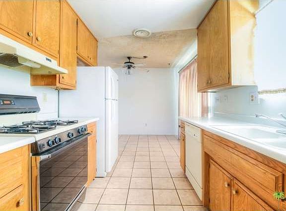2nd image of 2879 Carl Dr