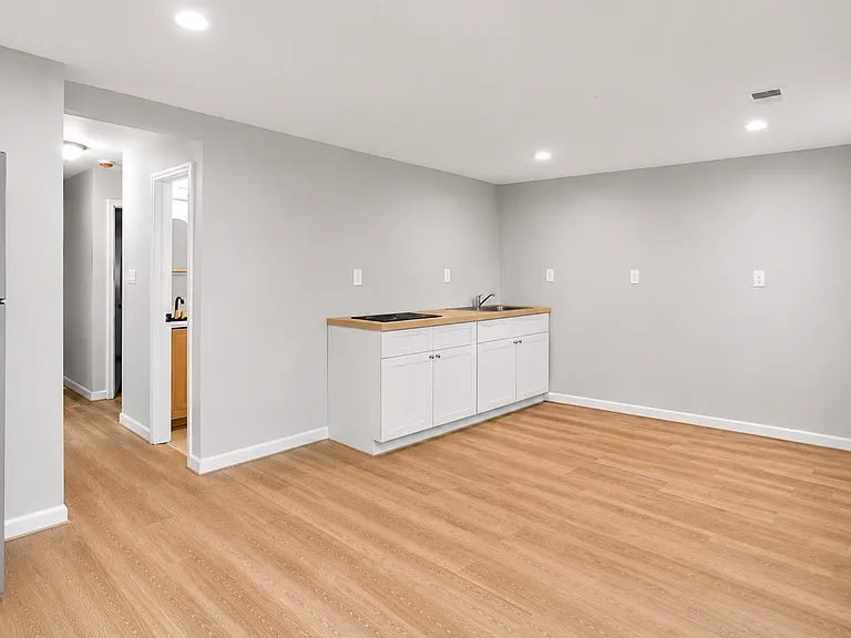 405 Amberfield Ln — Photo 2