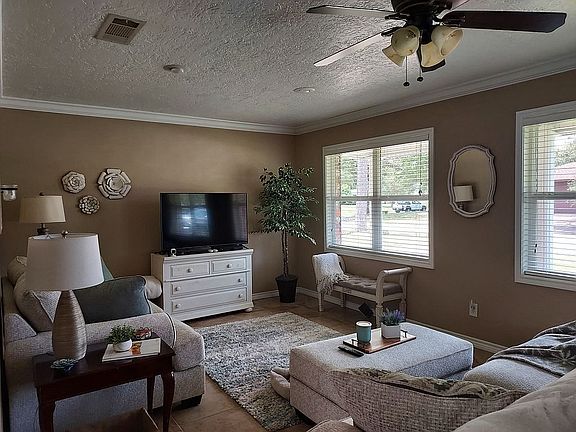 3rd image of 1765 Bandera Dr