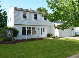 4 Bedford Dr, Vernon Hills, IL 60061