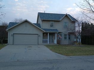 729 Oakwood Ln, Watertown, WI 53094