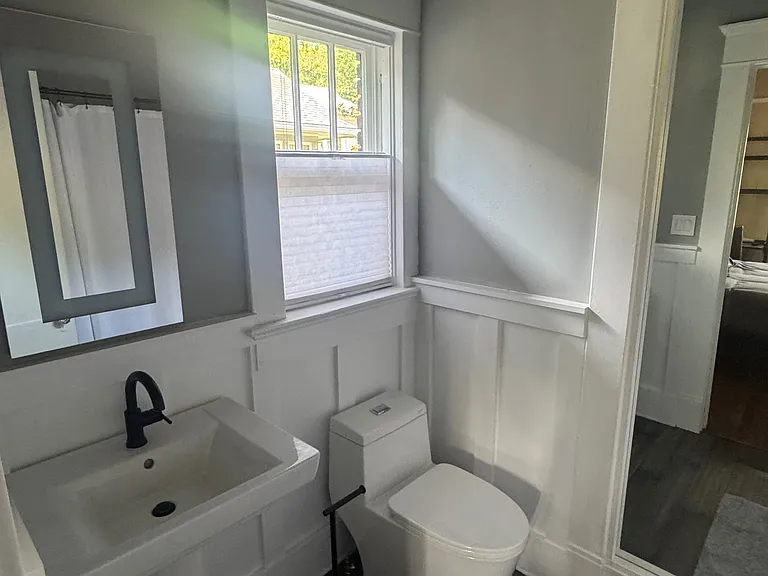 922 N Highland Ave NE #A — Photo 22