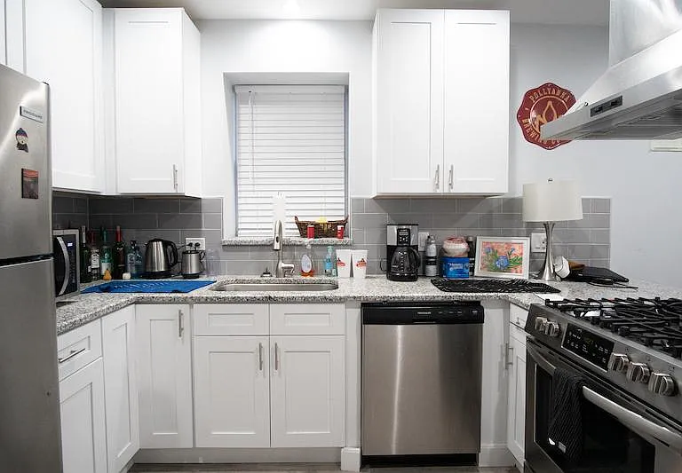 3225 N Wilton Ave #G — Photo 2