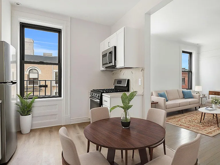 251 10th St #1B — Photo 3