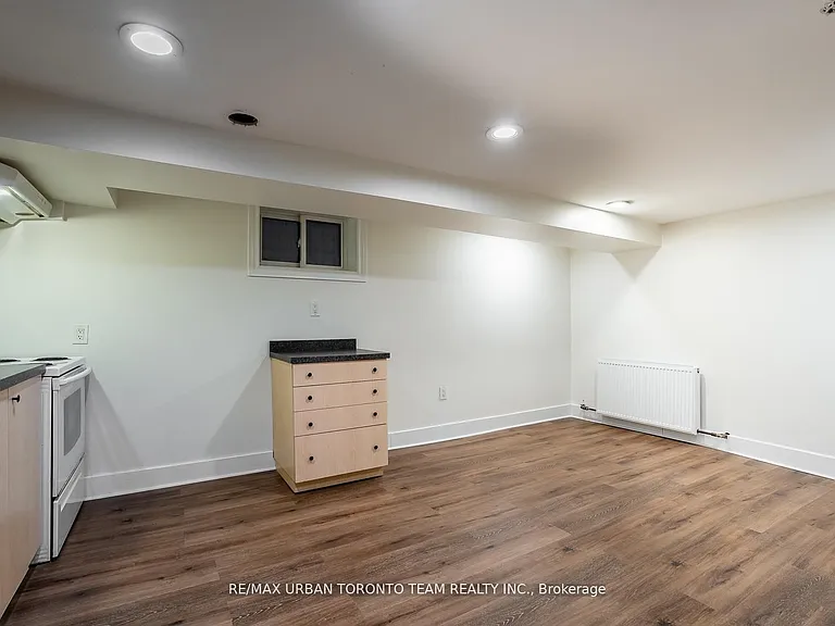 1277 Broadview Ave #LOWER — Photo 8