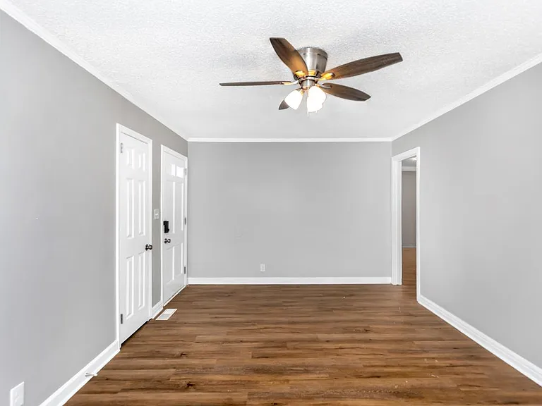 914 Linwood Dr NW — Photo 9
