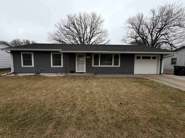 2412 W 8th St, Hastings, NE 68901