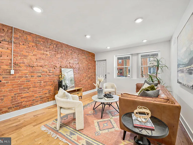 3171 Cedar St — Photo 3