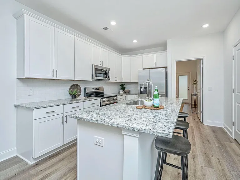 102 Twin Rivers Dr — Photo 10