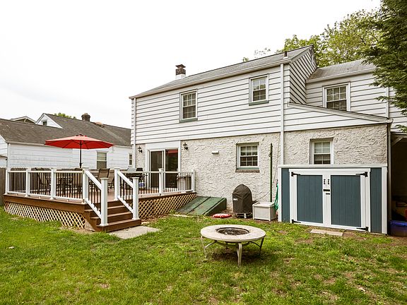 Rear of yard and shed 