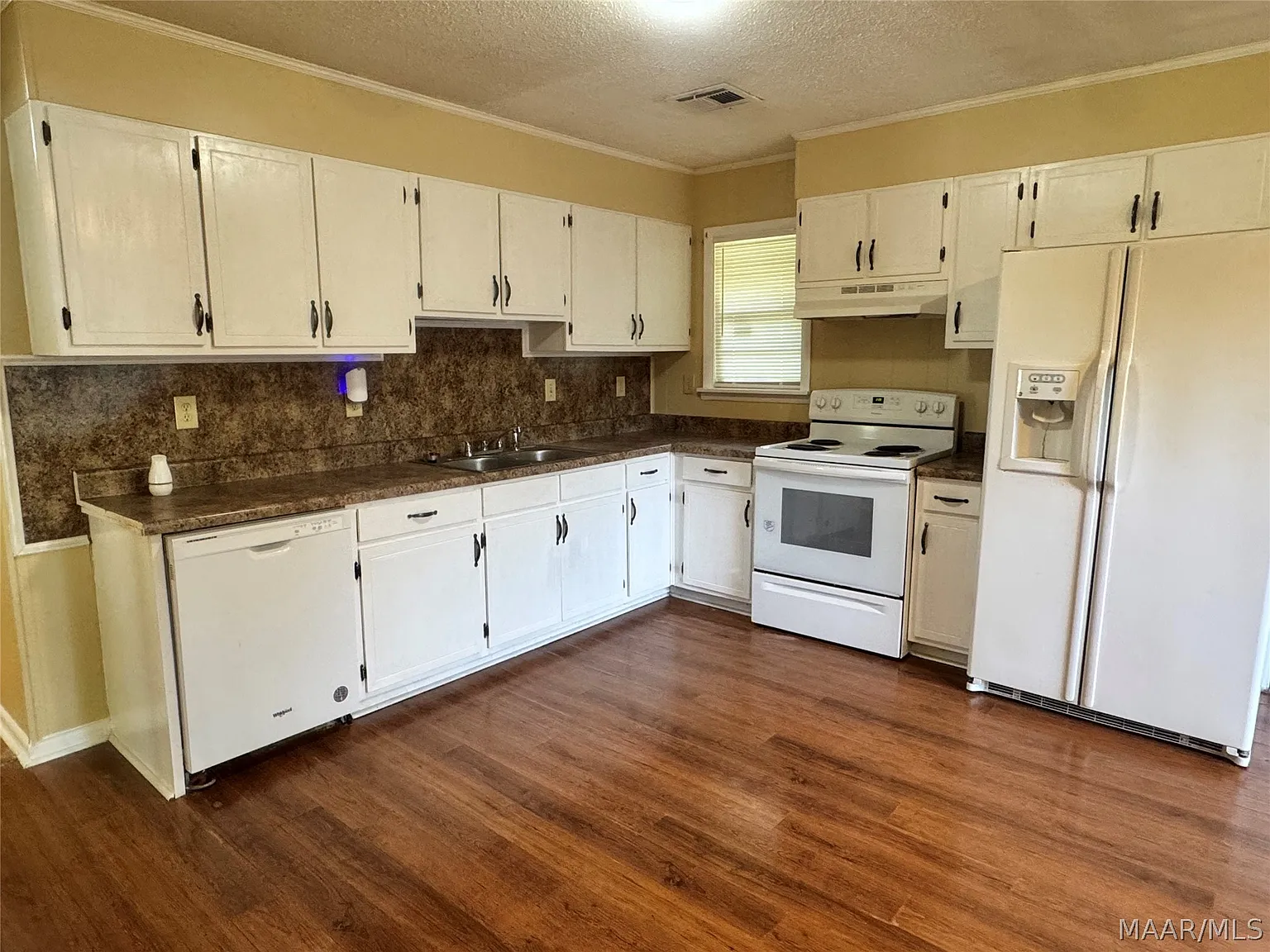 3 bed, 2.0 bath, 1232 sqft, $1,500 — Photo 4
