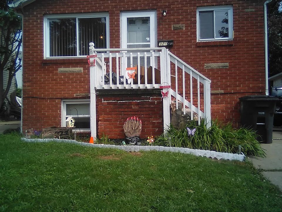 1st image of 321 Bender Ave