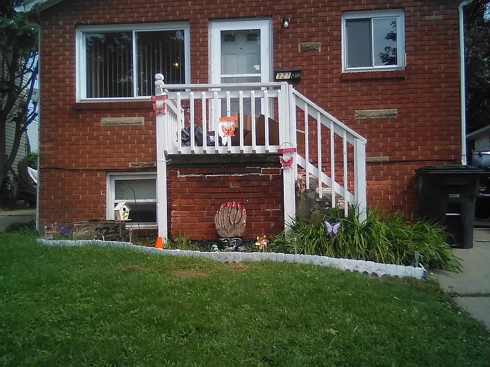 321 Bender Ave