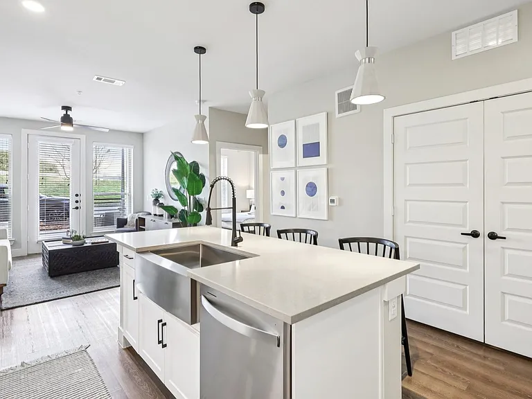 The Huntley — Photo 8