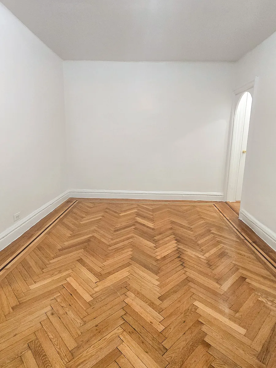 Building Photo - 735 Walton Ave #C1