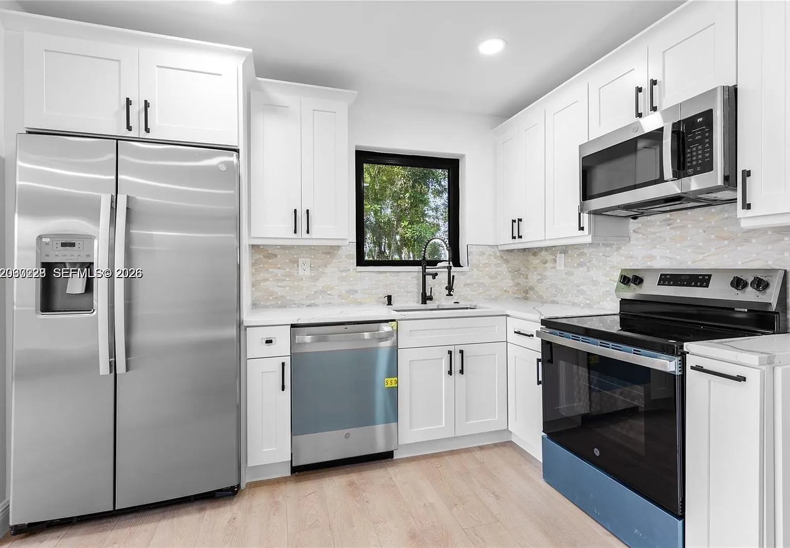3 bed, 2.0 bath, 2196 sqft, $4,500 — Photo 3