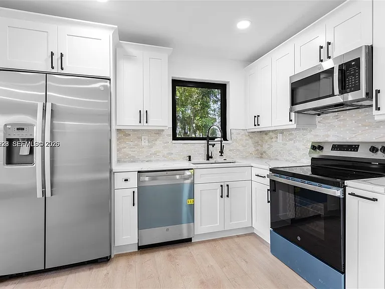 14171 SW 37th Ct — Photo 3