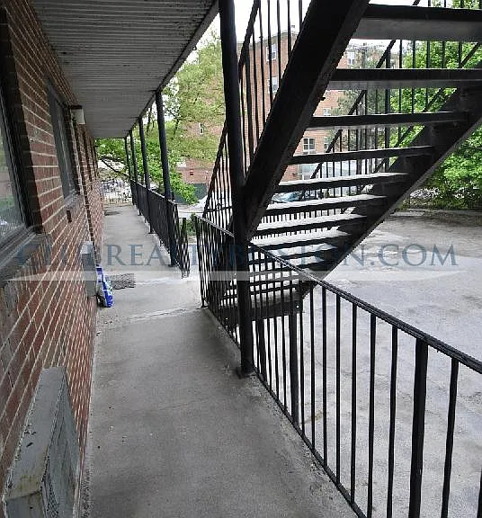 260 Grove St #3A — Photo 2