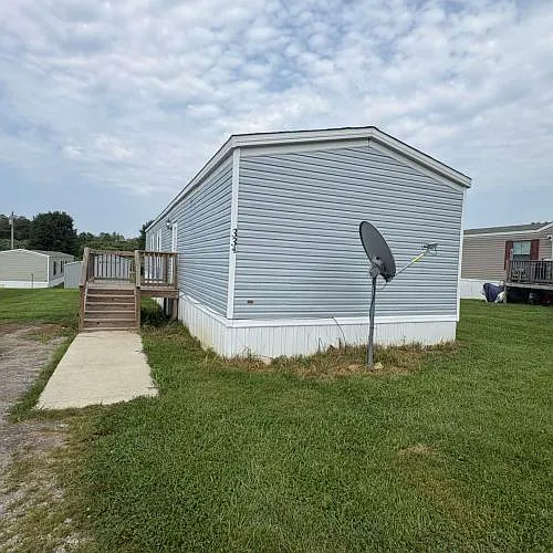 3 bed, 2.0 bath, $1,058 — Photo 2