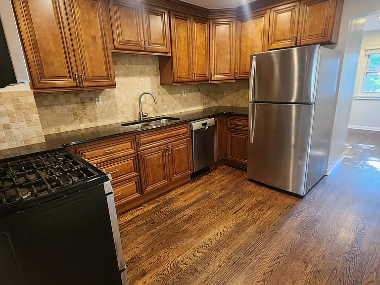 30066 Brentwood St — Photo 4