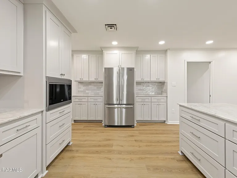 223 Stephanie Ave — Photo 10