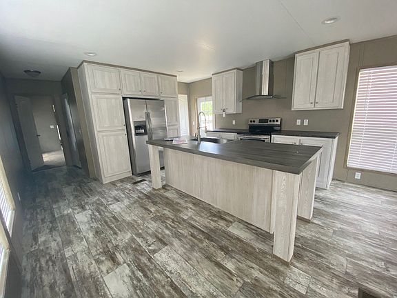 3rd image of 3300 Killingsworth Ln #981