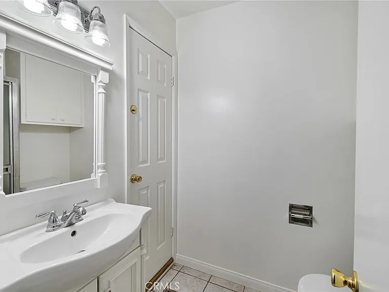 21816 Providencia St — Photo 15