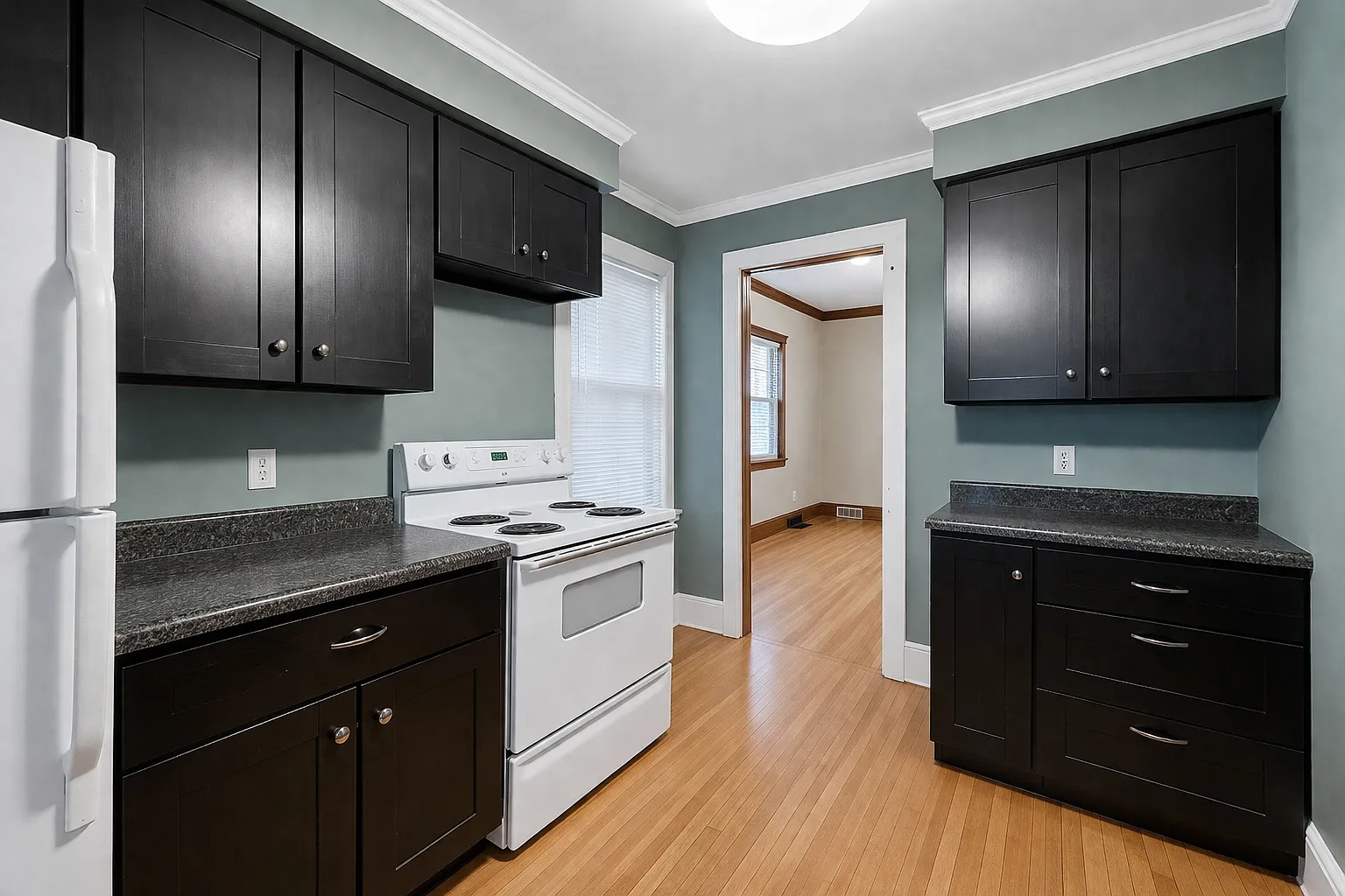 5 bed, $3,000 — Photo 3