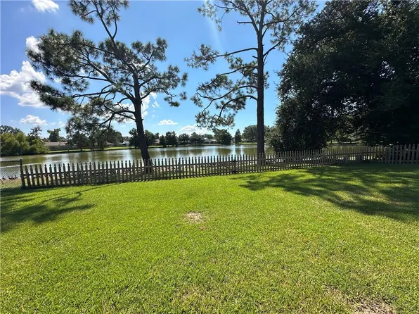 612 Fairway Dr, La Place, LA 70068