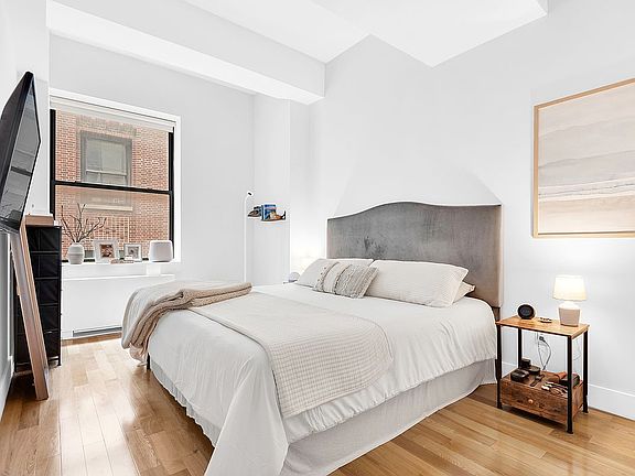 3rd image of 99 John St APT 1007