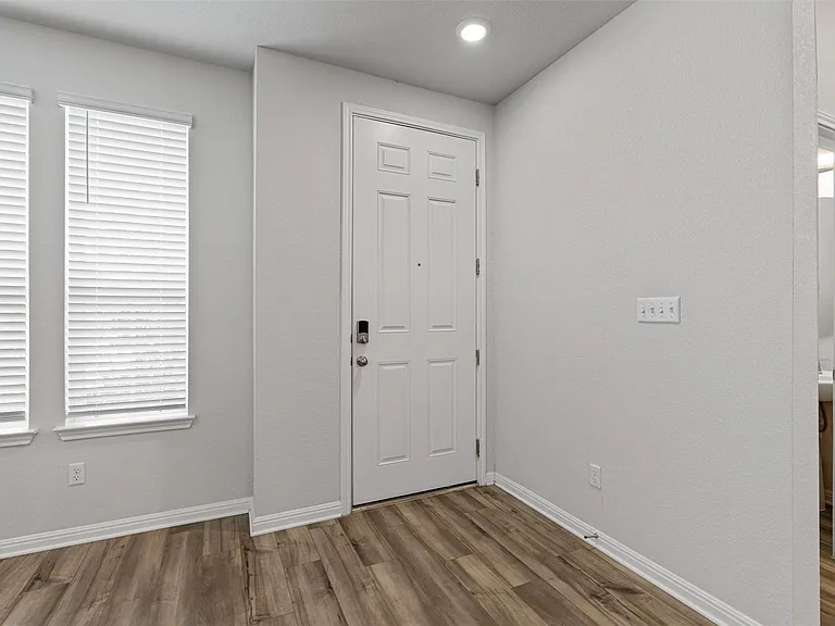 868 Lone Peak Way — Photo 3