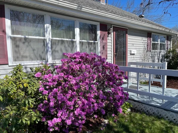 70 Pawtucket Dr, Lowell, MA 01854