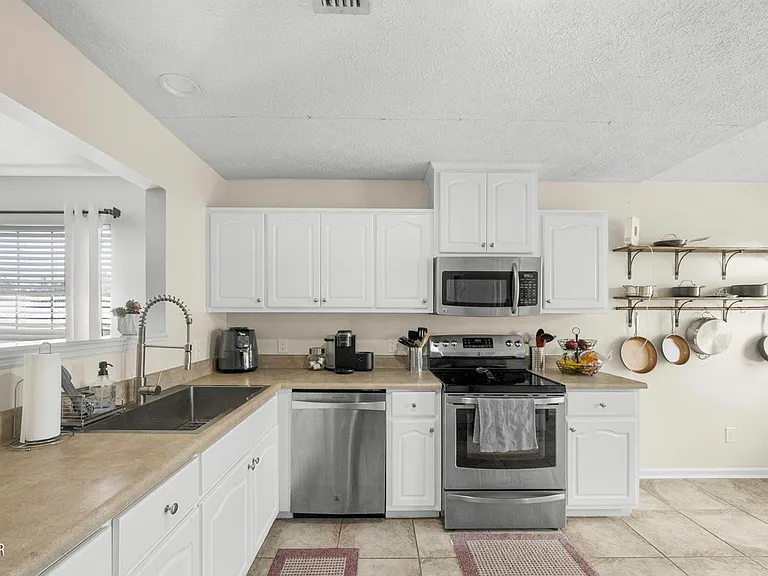 1720 Everitt Ave — Photo 3