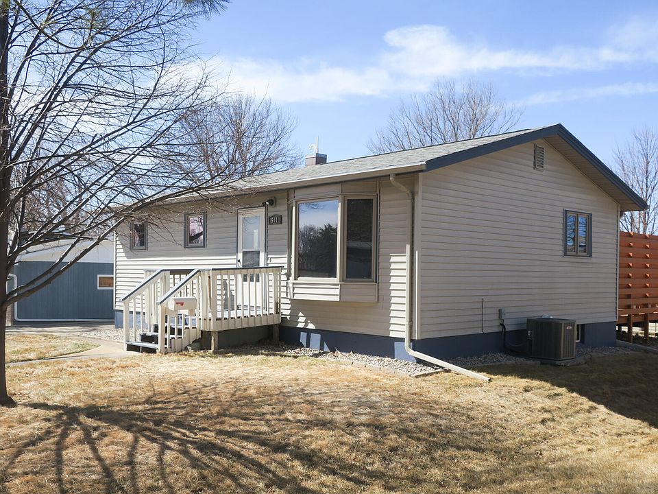 911 N Huron Ave, Pierre, SD 57501 MLS 22104 Zillow 911 N Huron Ave, Pierre, SD 57501 MLS 22104 Zillow