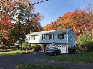 11 Fox Run Ln, Reading, MA 01867