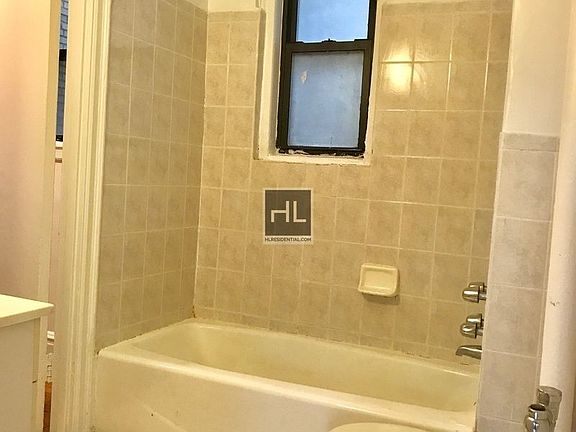 5th image of 455 W 34th St APT 14G