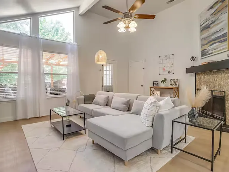 7851 Maiden Ln — Photo 36