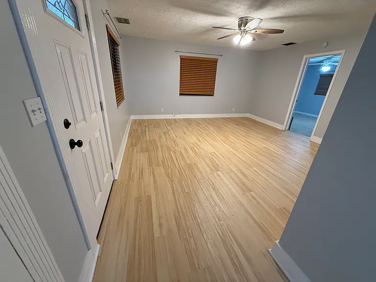 1016 W Indiana Ave — Photo 35