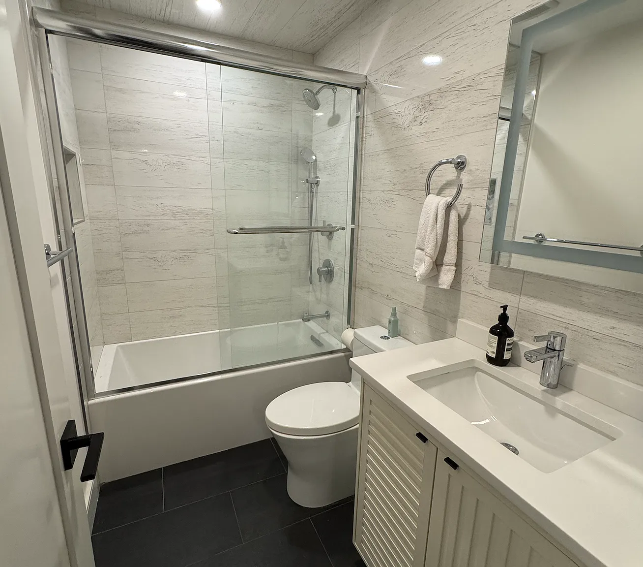 2 bed, 695 sqft, $3,800 — Photo 1