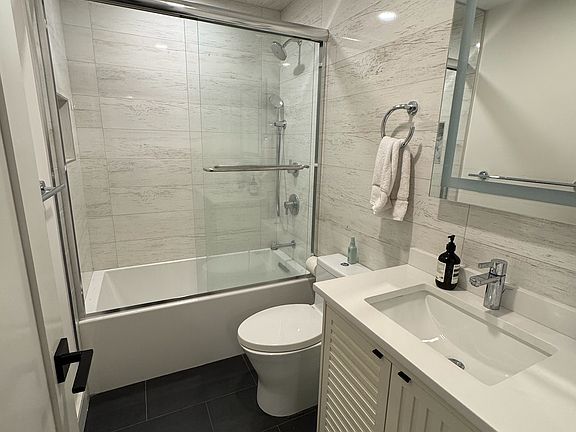 3rd image of 535 Newbury St #1F